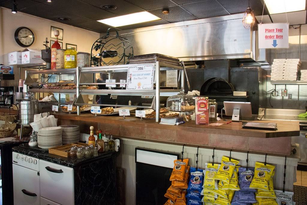 Berkshire Pizzeria | restaurant | 72 Main St, Charlemont, MA 01339, USA | 4133375501 OR +1 413-337-5501