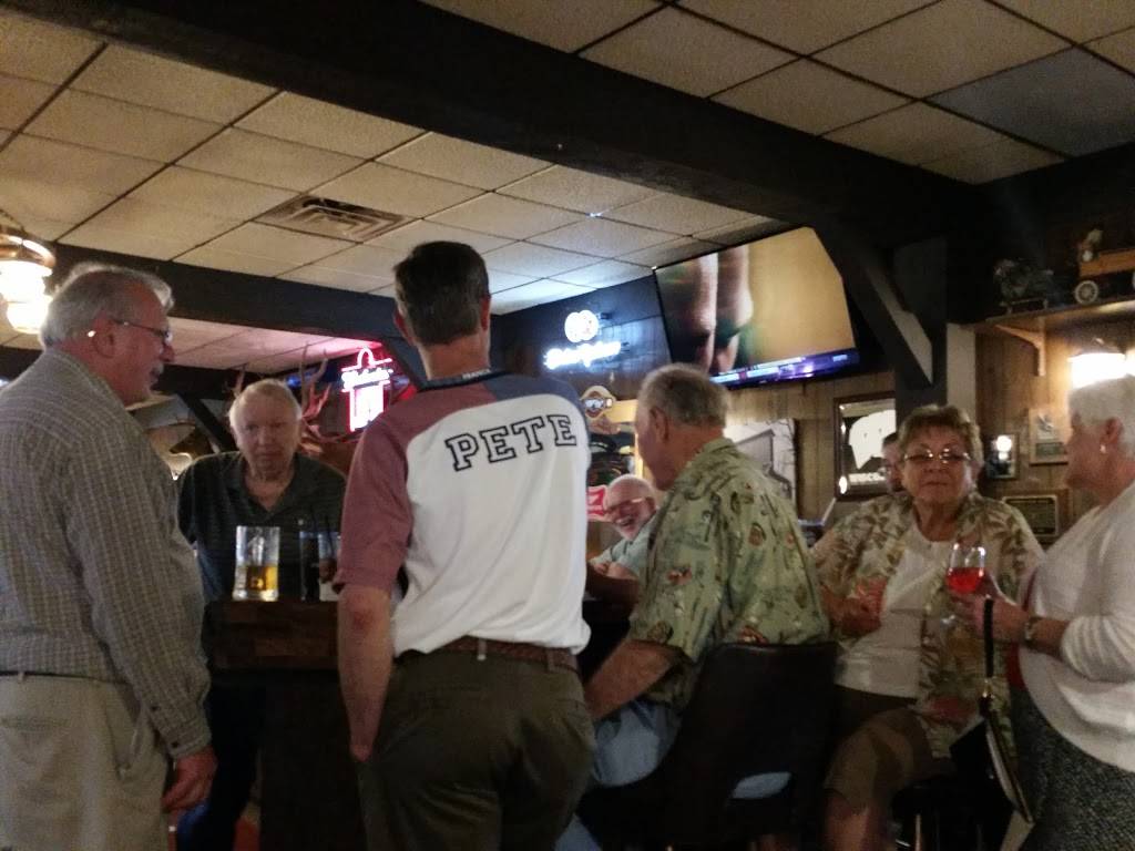 Klemmes Wagon Wheel | restaurant | 120 S Wisconsin Dr, Howards Grove, WI 53083, USA | 9205652325 OR +1 920-565-2325