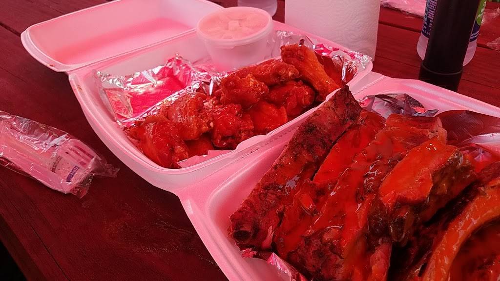 Finger Lickin BBQ & Wings | restaurant | 218 N Orange St, New Smyrna Beach, FL 32168, USA | 3864103427 OR +1 386-410-3427