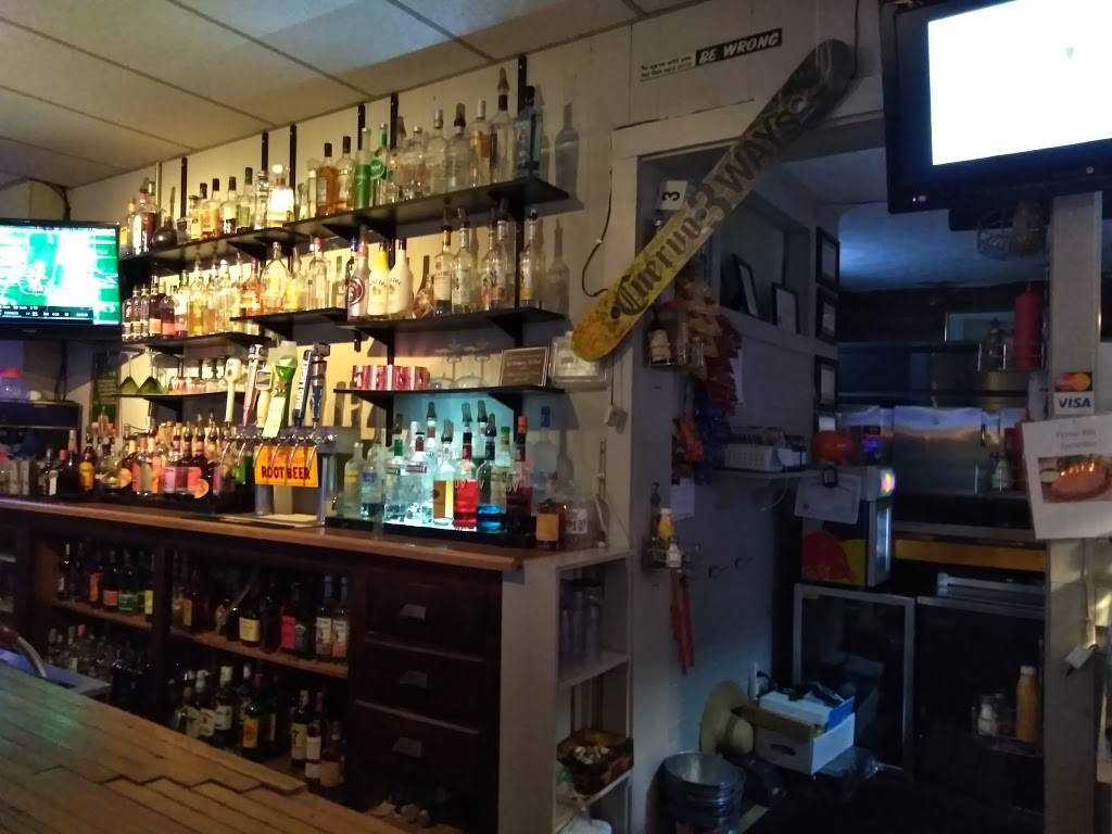 Coupes Bar & Grill | restaurant | 101 S Viking Vie, Lee, IL 60530, USA | 8158248405 OR +1 815-824-8405