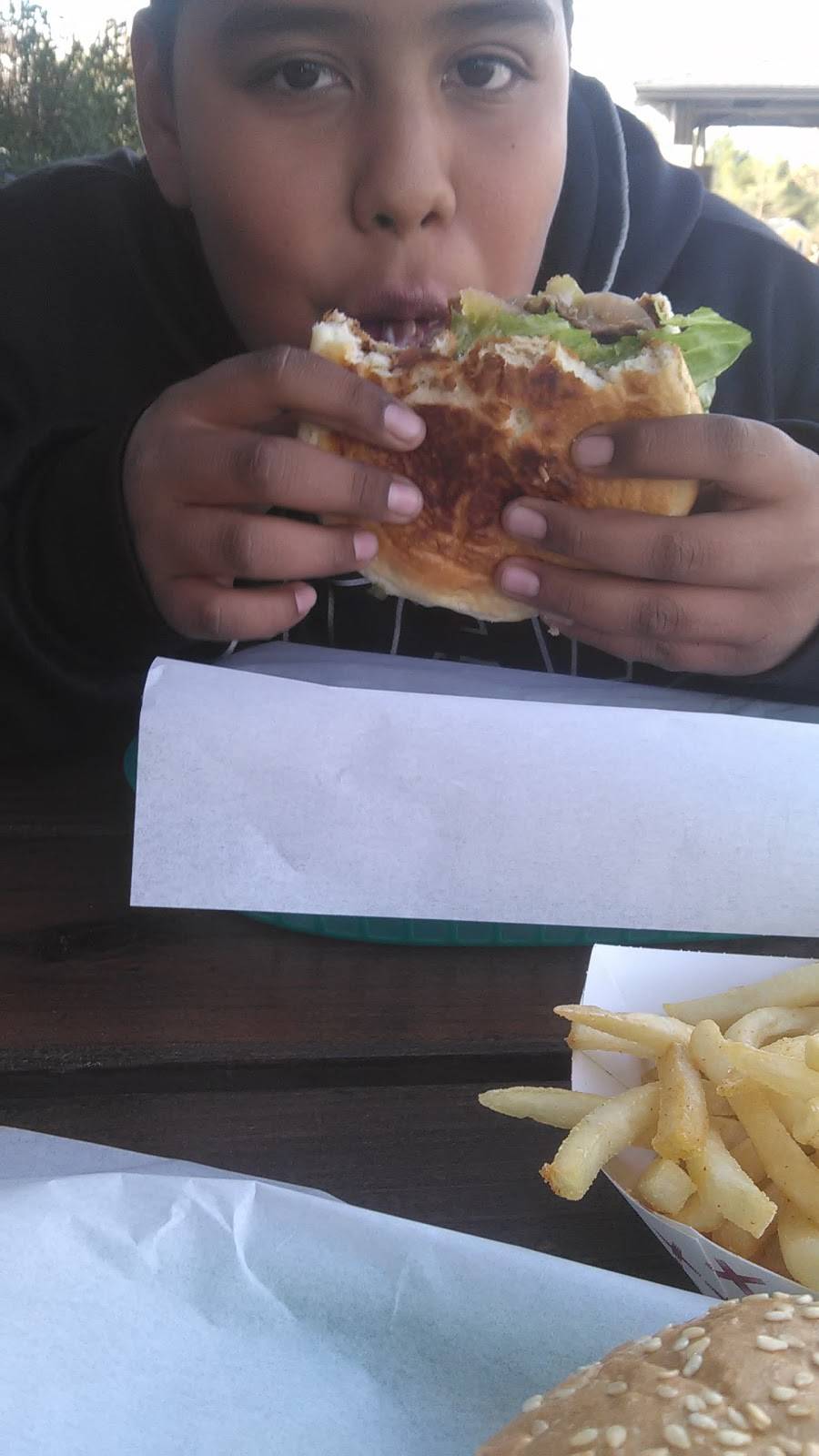 Bronco Burger | restaurant | 1925 Golden Hill Rd #300, Paso Robles, CA 93446, USA | 8052371232 OR +1 805-237-1232