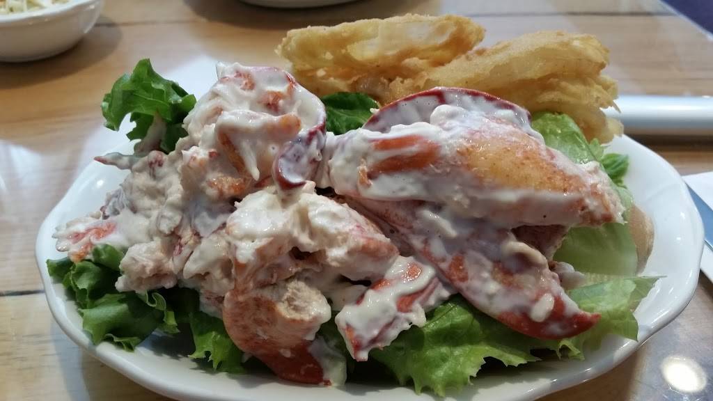 Sandys Famous Seafood Restaurant | restaurant | 7 Bourne Bridge Approach, Buzzards Bay, MA 02532, USA | 5087435046 OR +1 508-743-5046