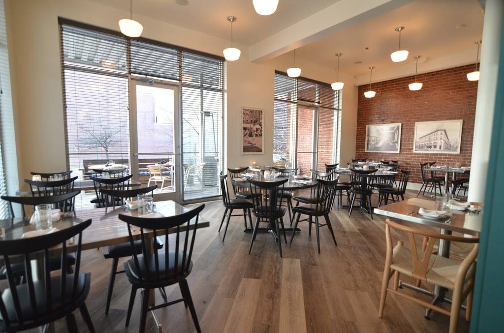 Public House Restaurant | restaurant | 1110 Market St, Chattanooga, TN 37402, USA | 4232663366 OR +1 423-266-3366