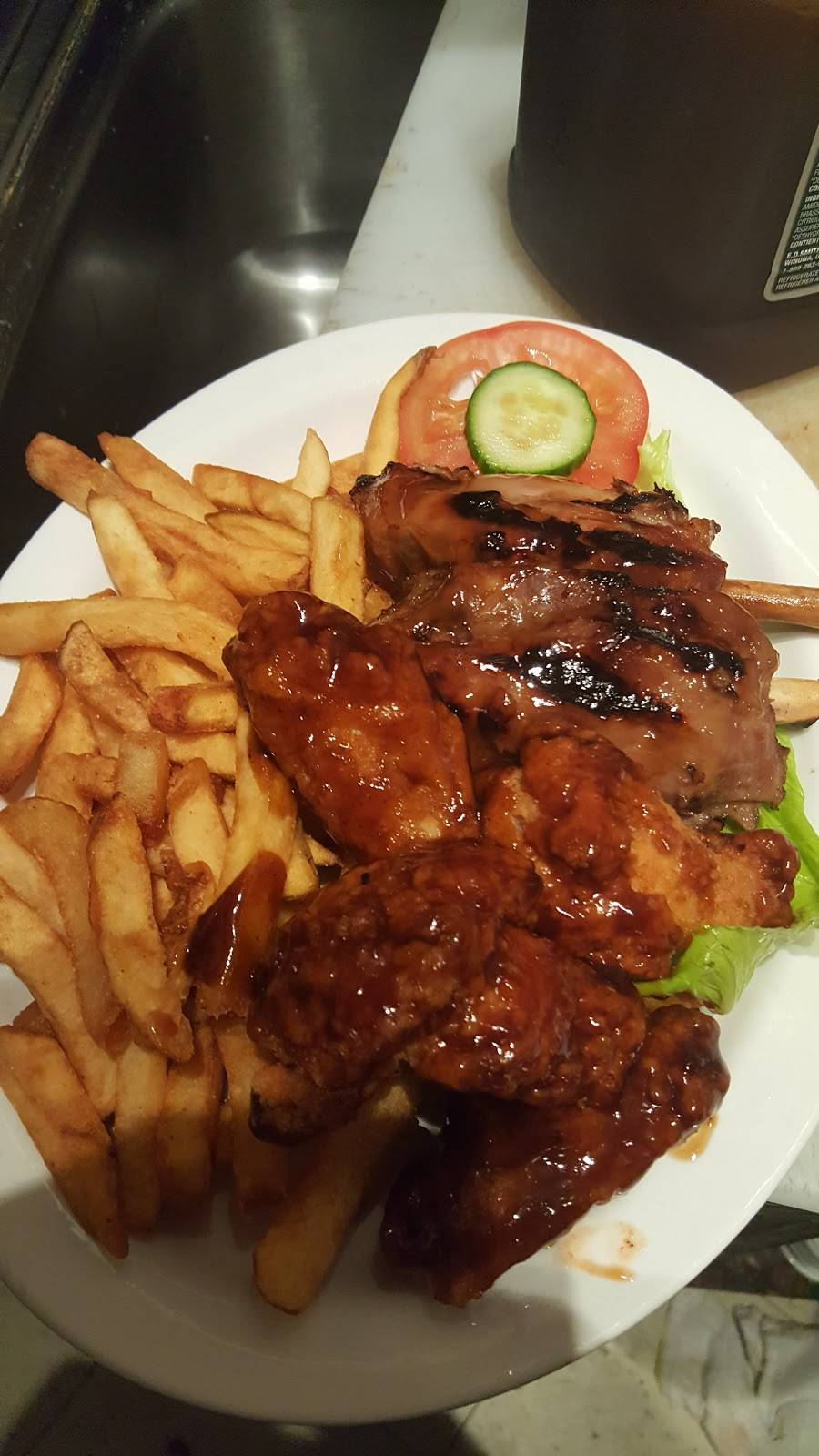 Puck N Pint Sports Pub | restaurant | 871 Chemong Rd, Peterborough, ON K9H 5Z5, Canada | 7057411078 OR +1 705-741-1078