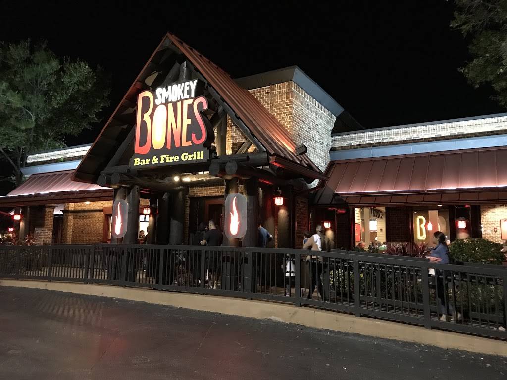 Smokey Bones Bar & Fire Grill | restaurant | 21733 FL-7, Boca Raton, FL 33428, USA | 5618527870 OR +1 561-852-7870