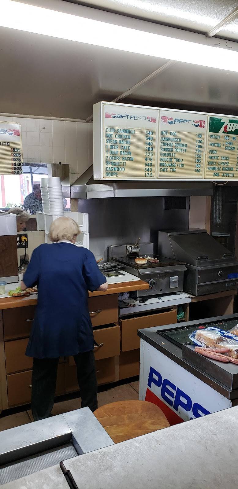 Cantine Chez Nous Enr | restaurant | 15385 Av St-Louis, Saint-Hyacinthe, QC J2T 3E5, Canada | 4507737344 OR +1 450-773-7344