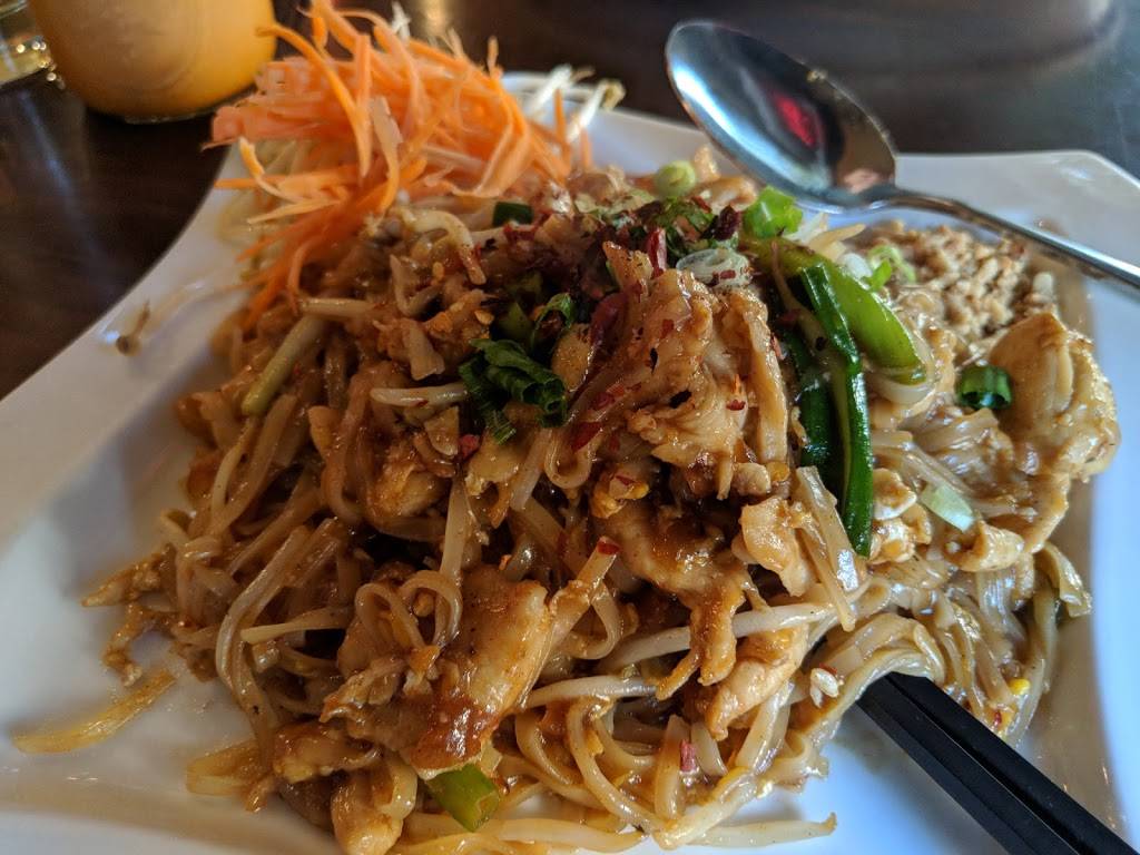 Srivilai Thai Cuisine | restaurant | 3247 California Ave SW, Seattle, WA 98116, USA | 2062575171 OR +1 206-257-5171