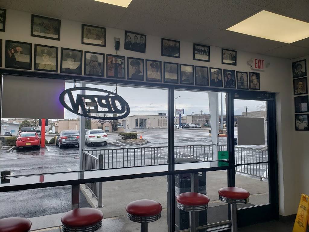 Stripes Burrito Co | restaurant | 2204 Menaul Blvd NE, Albuquerque, NM 87107, USA | 5058815151 OR +1 505-881-5151