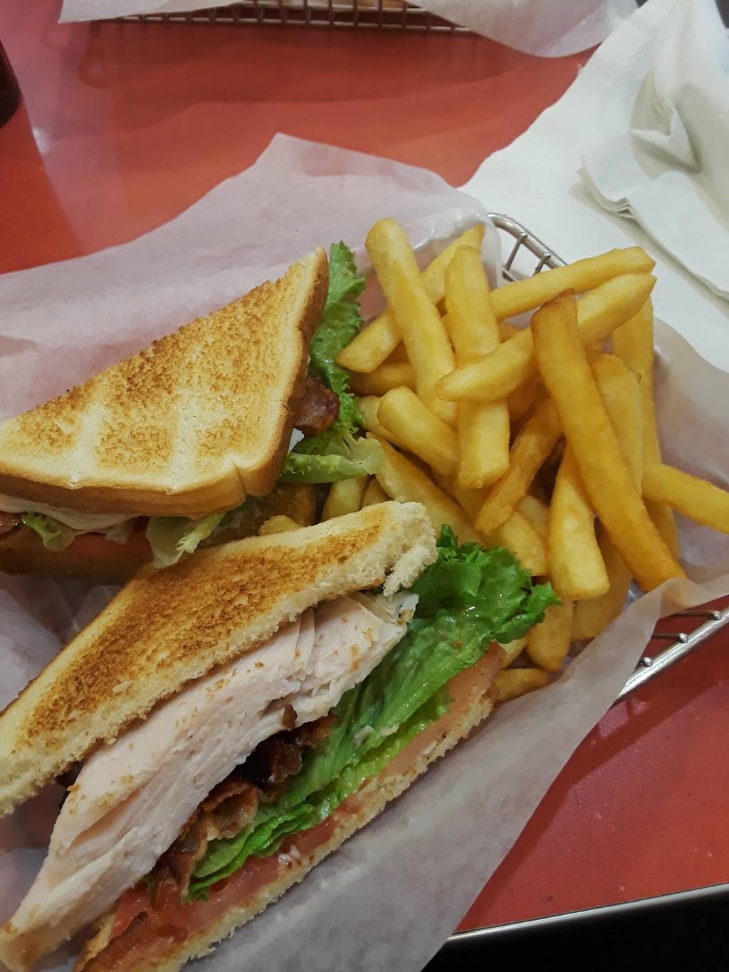 Friendlys | restaurant | 1745 Northampton St, Holyoke, MA 01040, USA | 4135364332 OR +1 413-536-4332