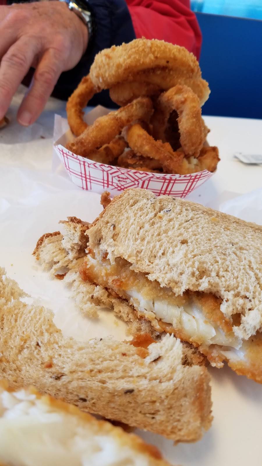 Dock Sea Food | restaurant | 1125 State St, New Albany, IN 47150, USA | 8129442951 OR +1 812-944-2951