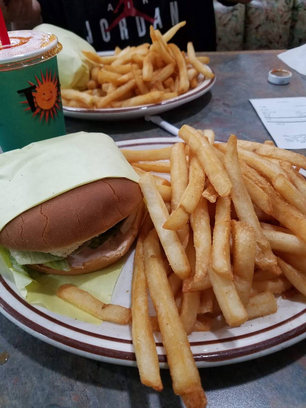 Toms Famous Burgers 8 | restaurant | 3415, 1947 Santa Anita Ave, South El Monte, CA 91733, USA | 6265795750 OR +1 626-579-5750