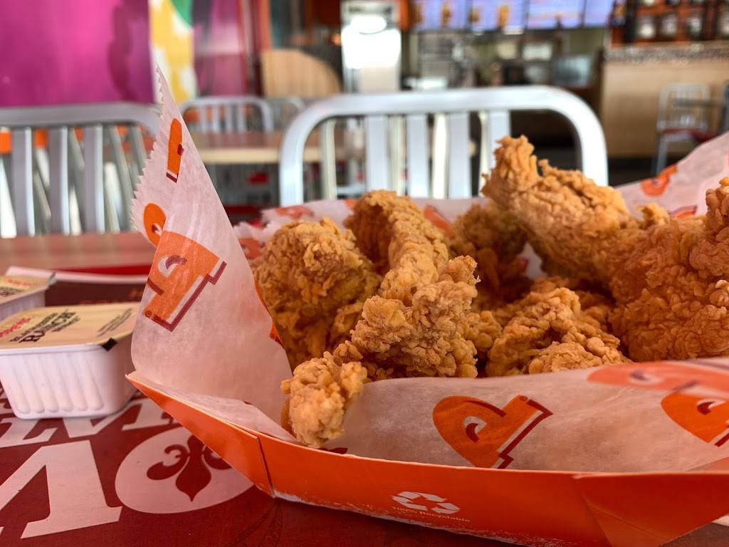 Popeyes | restaurant | 3493 Kingston Rd, Scarborough, ON M1M 1R4, Canada | 4162673875 OR +1 416-267-3875