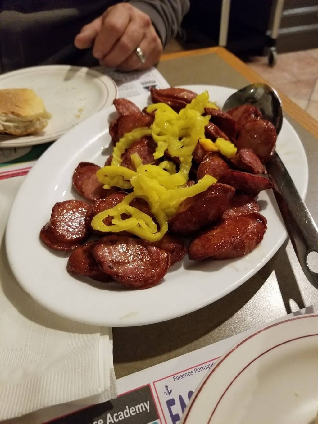 Caravela Family Restaurant | restaurant | 635 S Main St, Fall River, MA 02721, USA | 5082351030 OR +1 508-235-1030