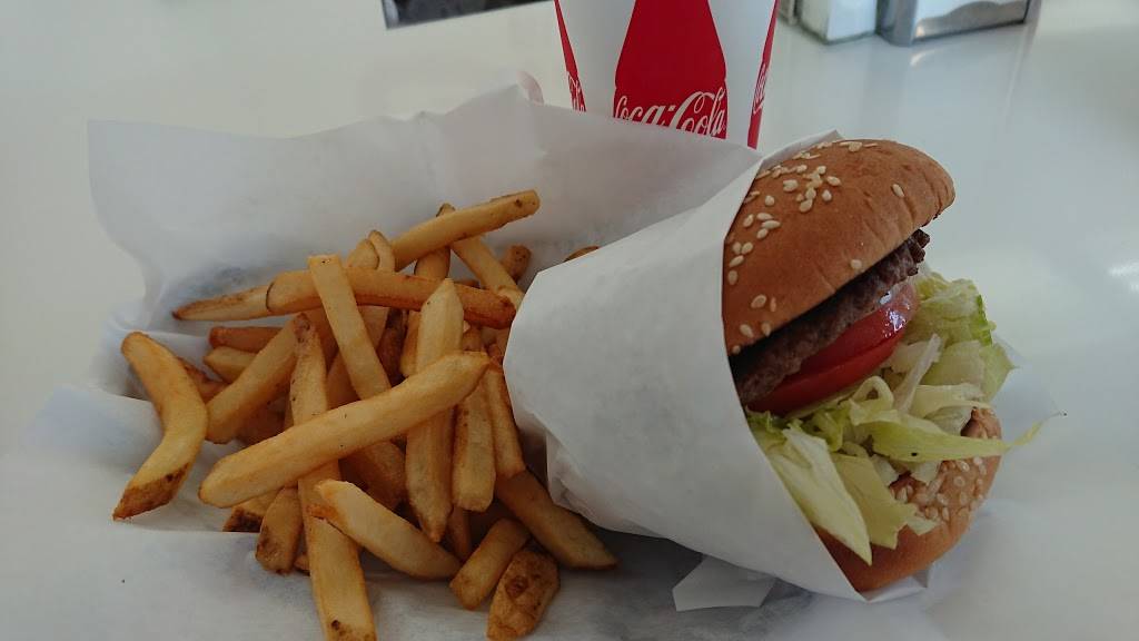 Giant Burger | restaurant | 24134 Mission Blvd, Hayward, CA 94544, USA | 5107332665 OR +1 510-733-2665