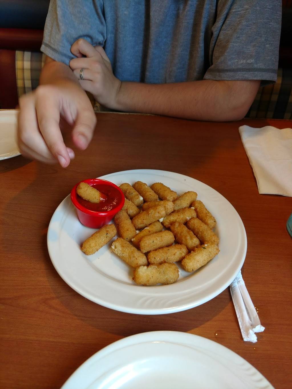 Friendlys | restaurant | 1700 Burrstone Rd, New Hartford, NY 13413, USA | 3157334508 OR +1 315-733-4508