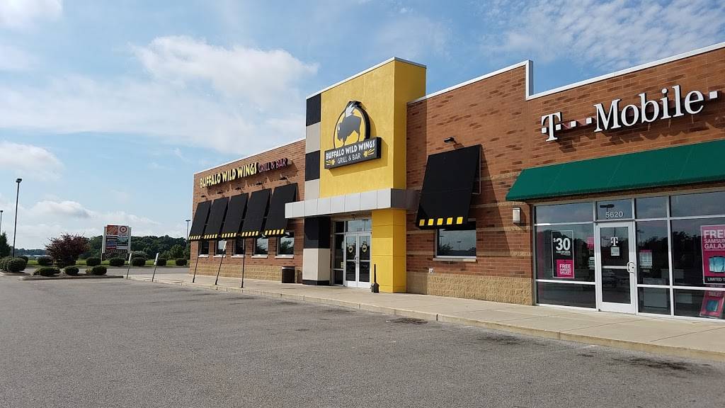 Buffalo Wild Wings | meal takeaway | 5600 Belleville Crossing St, Belleville, IL 62226, USA | 6182229003 OR +1 618-222-9003