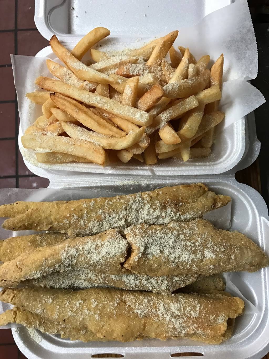 Krispys Fish and Chicken | restaurant | 8215 N Wayne Rd, Westland, MI 48185, USA | 7344252600 OR +1 734-425-2600