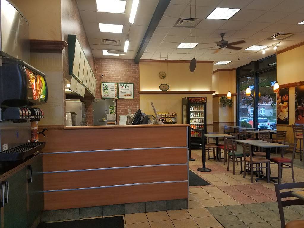 Subway Restaurants | restaurant | 220 N Smith St, Palatine, IL 60067, USA | 8473581313 OR +1 847-358-1313