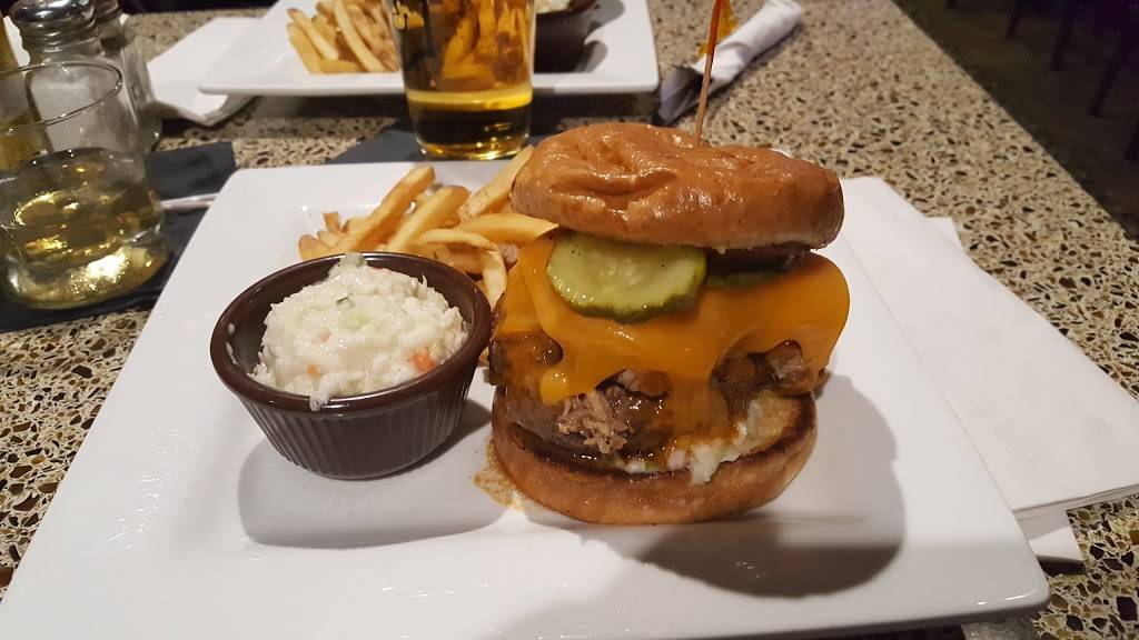 The Bowery Grille & Pub | restaurant | 3658, 41275 Ford Rd, Canton, MI 48187, USA | 7349811313 OR +1 734-981-1313