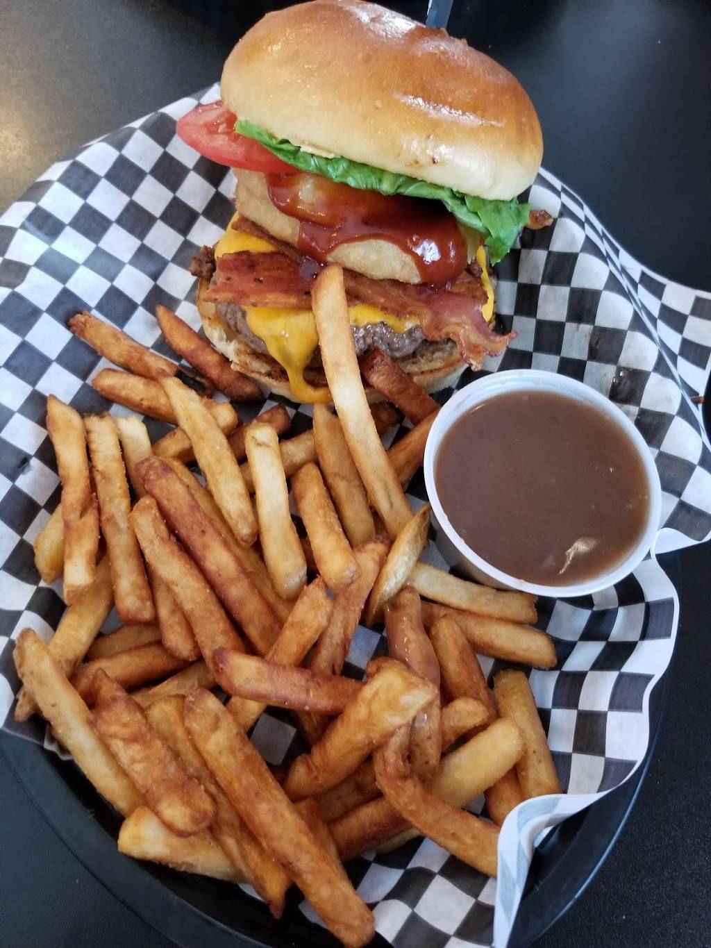 Hideout Bar & Grill | restaurant | 989 Front Rd, Windsor, ON N9J 2A5, Canada | 5197348844 OR +1 519-734-8844