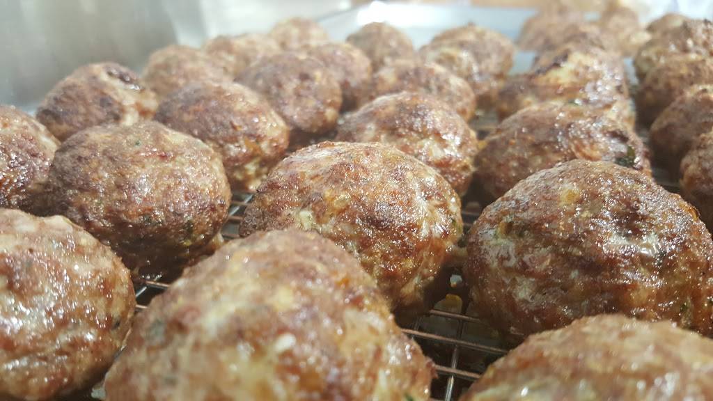 Frescos Roast Beef & Seafood | restaurant | 775 Eastern Ave, Malden, MA 02148, USA | 7816053531 OR +1 781-605-3531