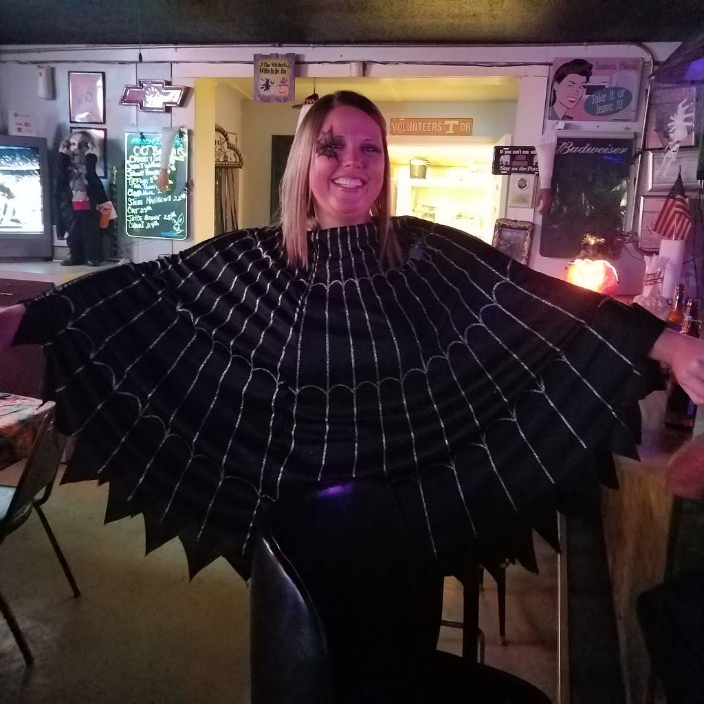 Browns Poolroom | restaurant | 203 Sycamore St N, Cowan, TN 37318, United States | 9313135974 OR +1 931-313-5974