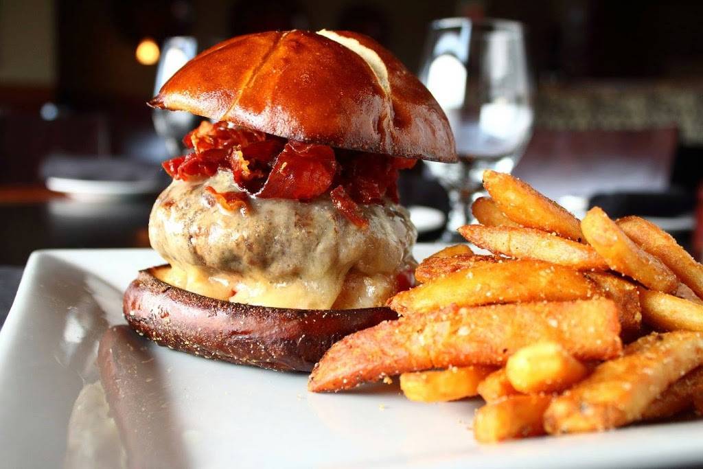 Baxters American Grille | restaurant | 100 Trade Center Drive, Champaign, IL 61820, USA | 2172399299 OR +1 217-239-9299