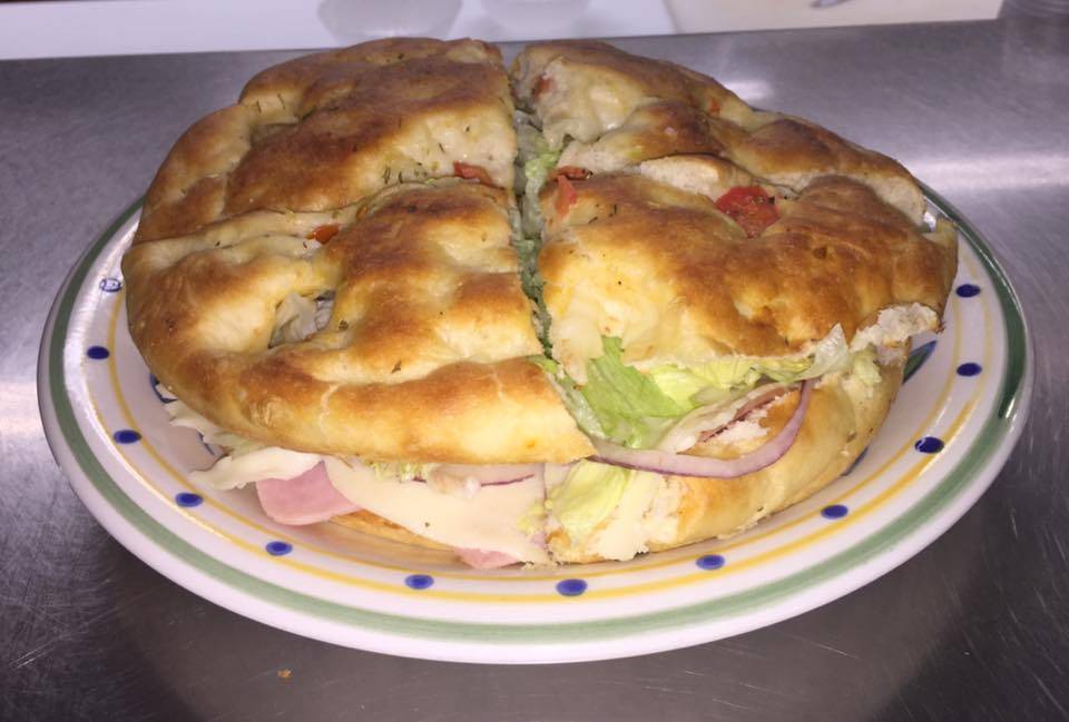 Nicolettas Family Restaurant | restaurant | 1700 8th Ave, Altoona, PA 16602, USA | 8149464463 OR +1 814-946-4463