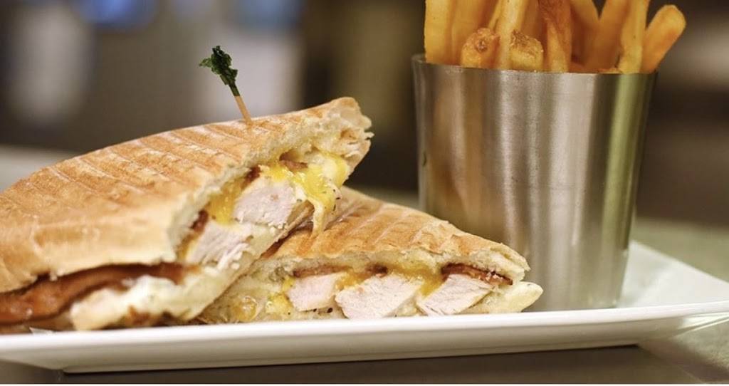 Bobbys Place By The Lake | restaurant | W3230 S Lake Shore Dr, Lake Geneva, WI 53147, USA | 2628128233 OR +1 262-812-8233