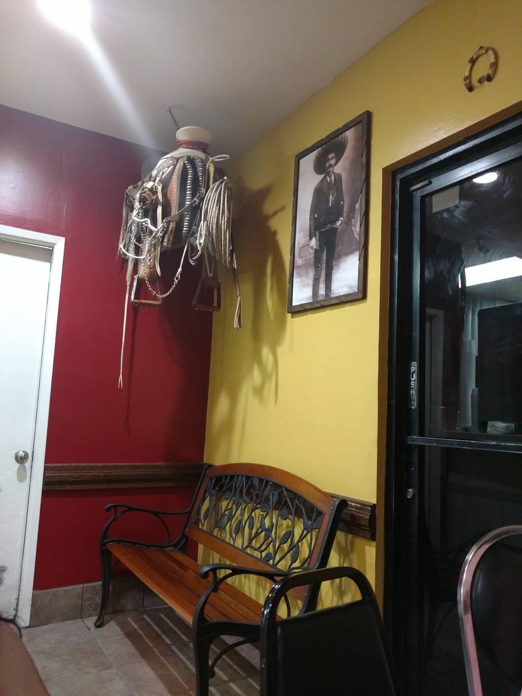 Los Caporales Mexican Food & Seafood Restaurant | restaurant | 2112 E California Ave, Bakersfield, CA 93307, USA | 6613278566 OR +1 661-327-8566