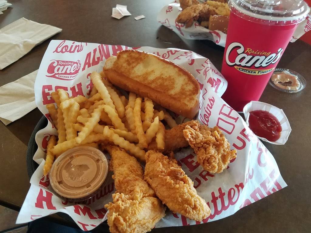 Raising Canes Chicken Fingers | meal takeaway | 2555 Nicholasville Rd, Lexington, KY 40503, USA | 8593135333 OR +1 859-313-5333