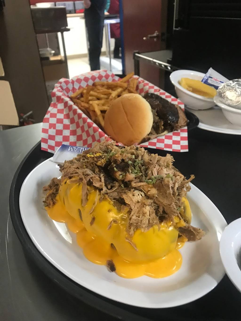 Boxer Barbeque | restaurant | 513 S Main St, Council Bluffs, IA 51503, USA | 7123254227 OR +1 712-325-4227