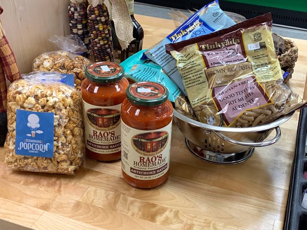 M Js Market & Catering | restaurant | 427 W Sumner St, Hartford, WI 53027, USA | 2626700400 OR +1 262-670-0400