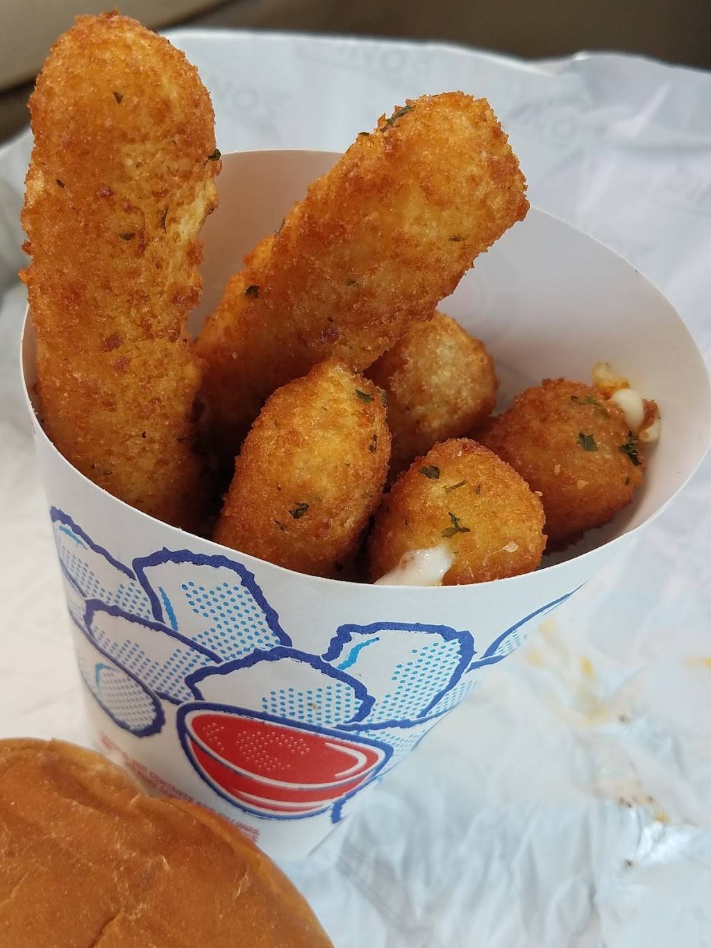 Sonic Drive-In | restaurant | 2401 SW 19th Avenue Rd, Ocala, FL 34474, USA | 3522912221 OR +1 352-291-2221