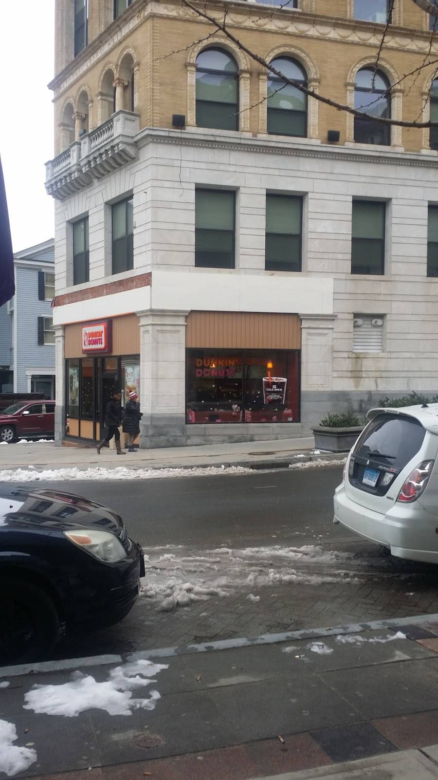 Dunkin | cafe | 63 Bank St, Waterbury, CT 06702, USA | 2035745221 OR +1 203-574-5221