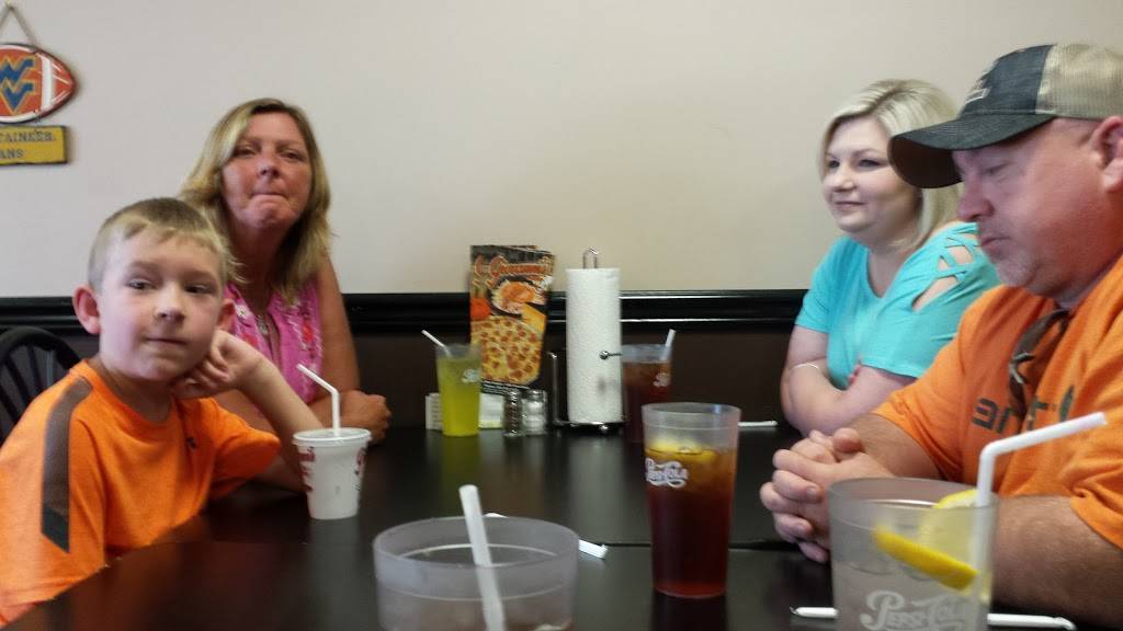 Giovannis Pizza | restaurant | 1208 Trenol Rd, Milton, WV 25541, USA | 3047431122 OR +1 304-743-1122