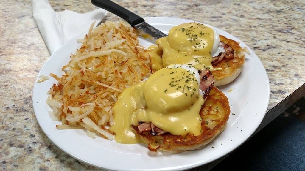 Charlie Browns Pancake & Steak House | bakery | 1038 N Main St, Indianapolis, IN 46224, USA | 3172432502 OR +1 317-243-2502