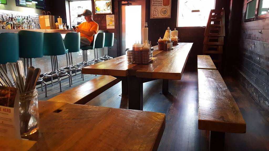 Mosleys Barbecue and Provisions | restaurant | 525 S Gilbert St, Iowa City, IA 52240, USA | 3193381419 OR +1 319-338-1419