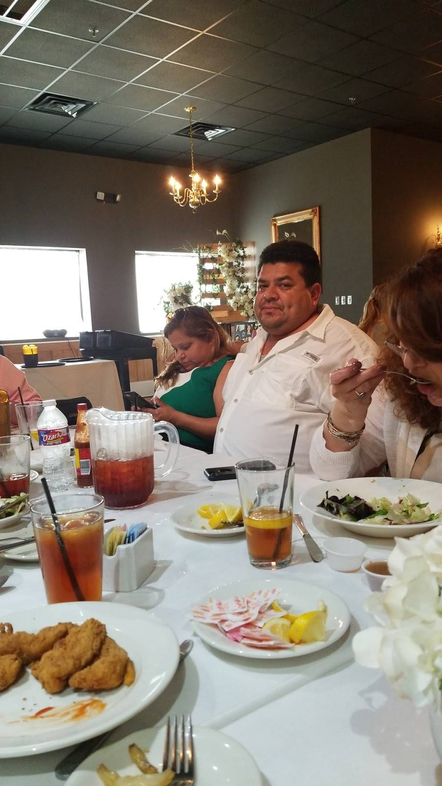 Augies Restaurant | restaurant | 6005 Jefferson Hwy, Harahan, LA 70123, USA | 5047333000 OR +1 504-733-3000