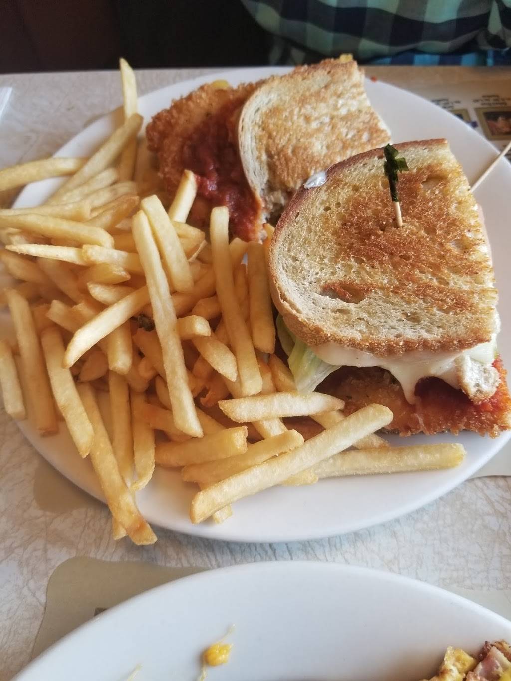 Kanes | restaurant | 44-15 College Boulevard, Flushing, NY 11355, USA | 7184635787 OR +1 718-463-5787