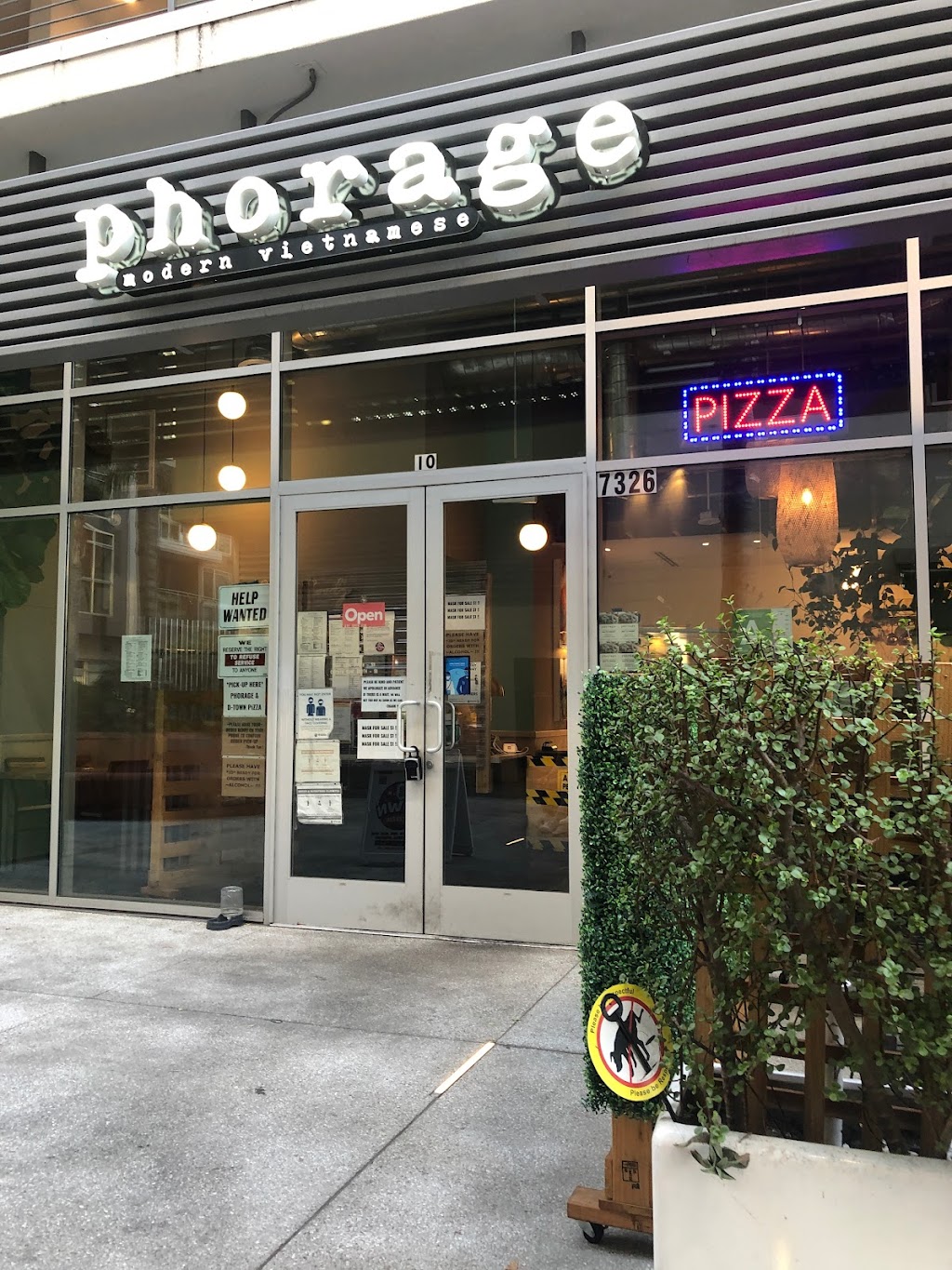 dtown pizzeria | restaurant | 7326 Santa Monica Blvd, West Hollywood, CA 90046, USA | 3232292235 OR +1 323-229-2235