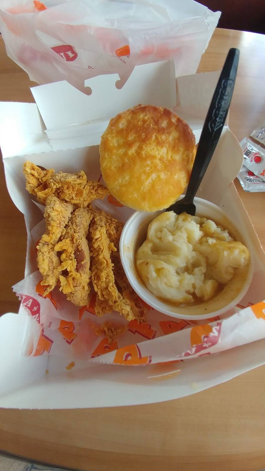 Popeyes Louisiana Kitchen | restaurant | 50 N Western Ave, Chicago, IL 60612, USA | 3128292595 OR +1 312-829-2595