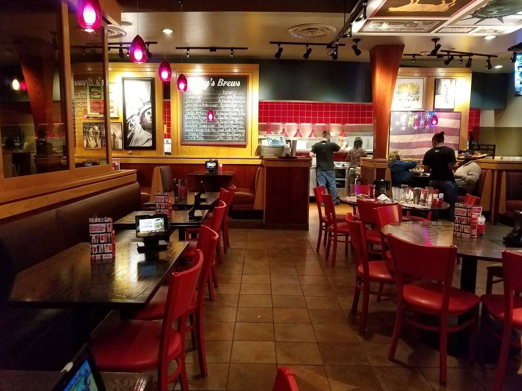 Red Robin Gourmet Burgers and Brews | restaurant | 125 Old Country Rd, Carle Place, NY 11514, USA | 5162483700 OR +1 516-248-3700