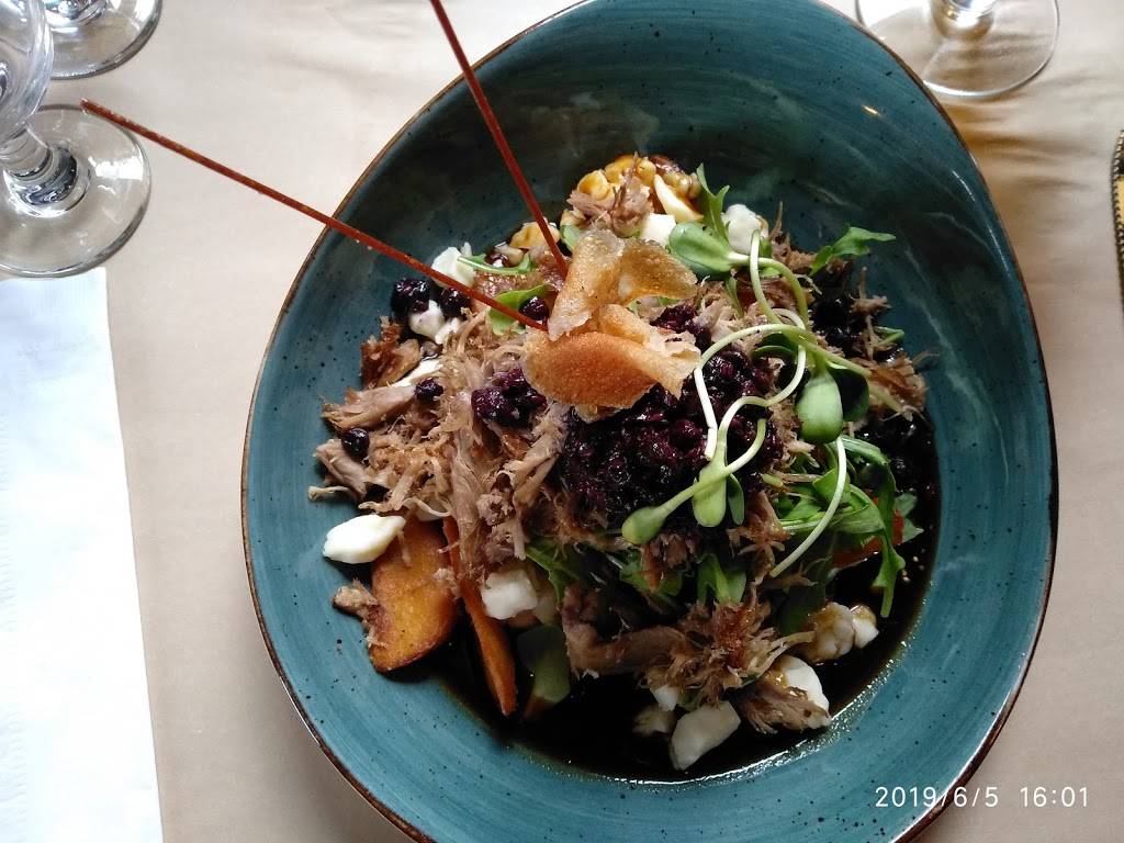 Le Bistro | restaurant | 570 Rue Notre Dame, Montebello, QC J0V 1L0, Canada | 8194236900 OR +1 819-423-6900