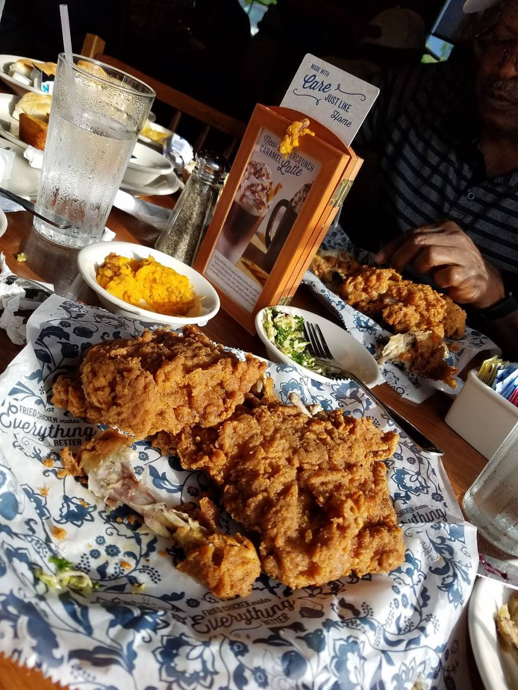 Cracker Barrel Old Country Store | restaurant | 101 Apple Tree Ln, Waynesboro, VA 22980, USA | 5409420156 OR +1 540-942-0156