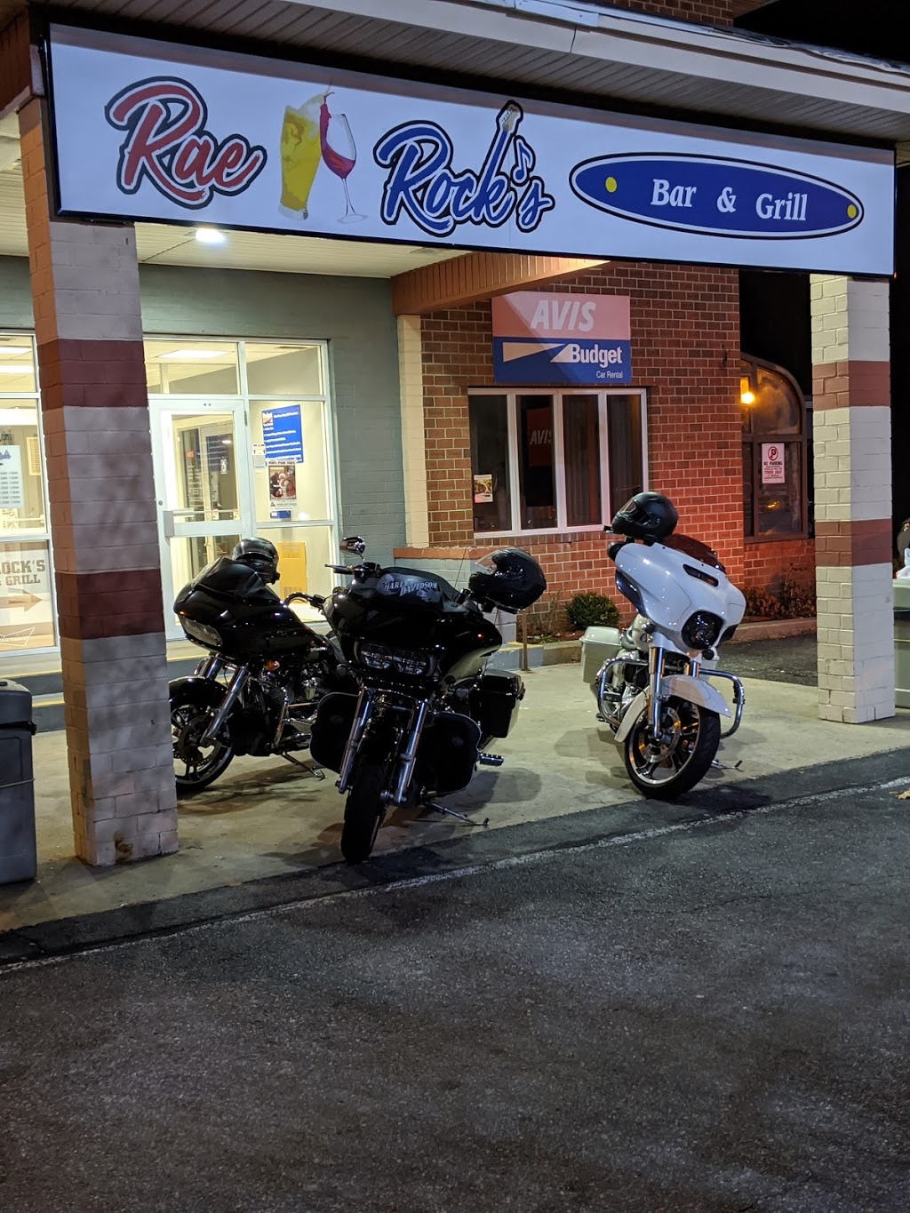 Rae Rocks Bar & Grill | restaurant | 159 Pelham St, Methuen, MA 01844, USA | 9786888100 OR +1 978-688-8100