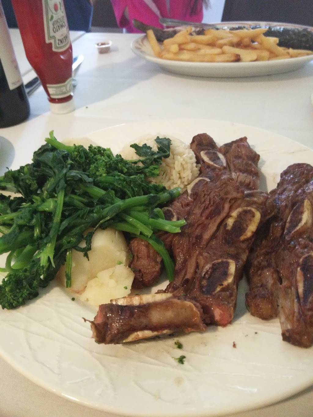 Avenue Bar and Grill | restaurant | 147 Rubber Ave, Naugatuck, CT 06770, USA | 2037230615 OR +1 203-723-0615