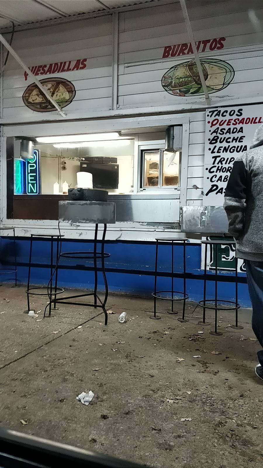 Tacos El Guero taco shop | restaurant | 6100 St John Ave #1924, Kansas City, MO 64123, USA | 8168633475 OR +1 816-863-3475