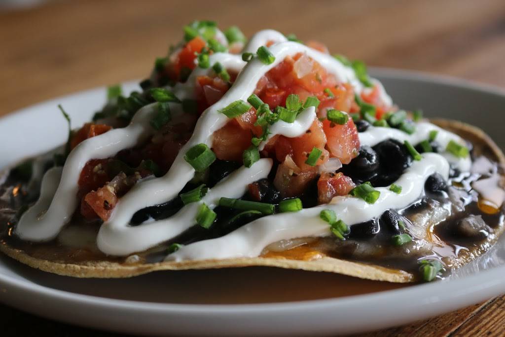 Syndicated Bar Theater Kitchen | restaurant | 40 Bogart St, Brooklyn, NY 11206, USA | 7183863399 OR +1 718-386-3399