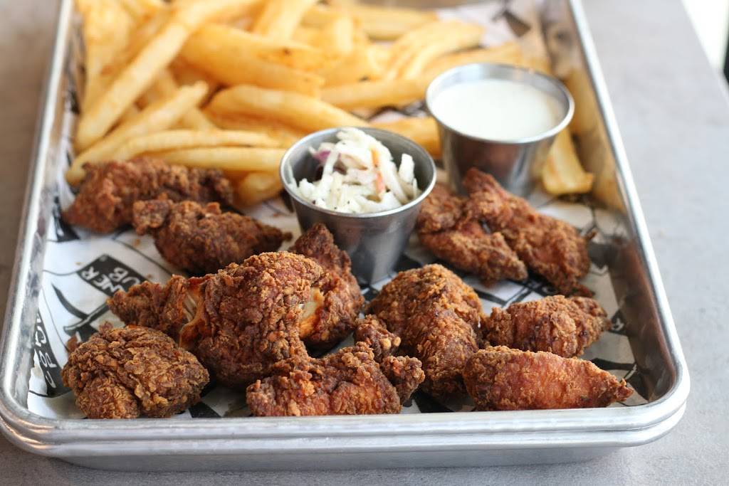 Corner Pub Downtown | restaurant | 151 5th Ave N, Nashville, TN 37219, USA | 6159205808 OR +1 615-920-5808